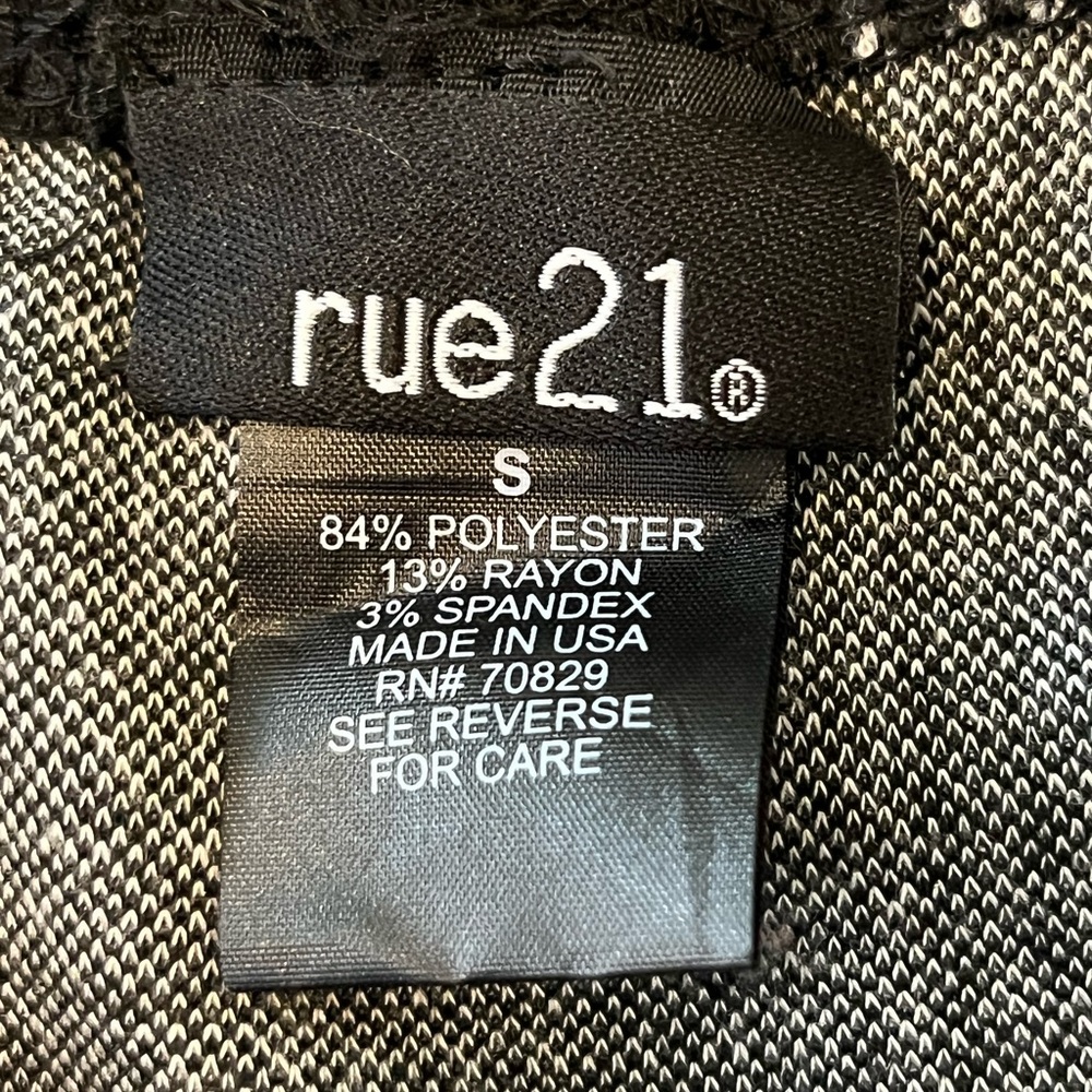 Rue21 Black and White Plaid Fitted Mini Skirt - Picture 3 of 3
